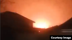 Captură de ecran: o explozie în Crimeea care a distrus mai multe rachete de croazieră rusești.