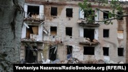 Побиті прильотами житлові будинки