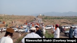 احتجاج کوونکو د صدې پر بای پاس سړک د څو ساعتونو لپاره پرلت وهلی وو او دغه لاره یې تړلې وه. 