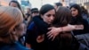 Жени се прегръщат по време на шествие за равни права и срещу насилието над жени на 8 март 2023 г. в София.