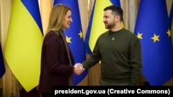 Председателят на Европейския парламент (ЕП) Роберта Мецола и украинският президент Володимир Зеленски, Лвов, 4 март