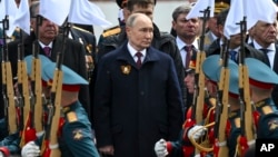 Ресей президенті Владимир Путин Жеңіс күні шеруінде.