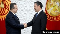 Президент Садыр Жапаров Сербия өкмөтүнүн төрагасынын биринчи орун басары, тышкы иштер министри Ивица Дачичти кабыл алды. 6-апрель, 2023-жыл.