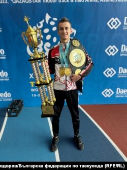 Кирил Илиев печели златния медал в категория до 52 кг.