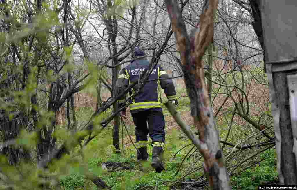 Sistem "Amber Alert", koji postoji u više država, omogućava brzu distribuciju informacija svim građanima, kada policija proceni da bi njeno objavljivanje doprinelo pronalasku deteta. 
