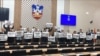 'Krađa neće proći', 'Prodali ste izbore' i 'Beograd vas neće' pisalo na transparentima u Skupštini Beograda 19. februara. kada je trebalo da bude održana konstitutivna sednica, no u sali su se pojavili samo odbornici opozicionih koalicija "Srbija protiv nasilja" i NADA.