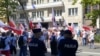 «Росія не є нашим ворогом»: проросійські сили у Варшаві провели мітинг біля посольства України. Сталися сутички (фото)