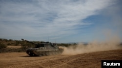 До пакету, зокрема, входять 30 танків Leopard