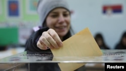 Izbori u Srbiji, glasačko mesto u Beogradu, 17. decembra 2023.