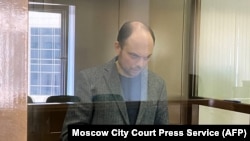 Орусиядагы оппозициячыл активист Владимир Кара-Мурза сотто. 17-апрель, 2023-жыл. 