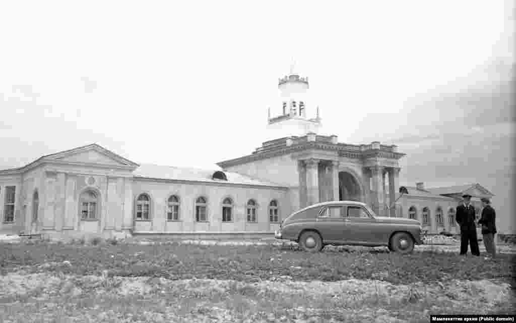 Фрунзе аэропортунун 1957-жылдагы көрүнүшү. 