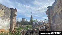 Зруйнована церква в селі Новомихайлівка, Донецька область, фото ілюстративне