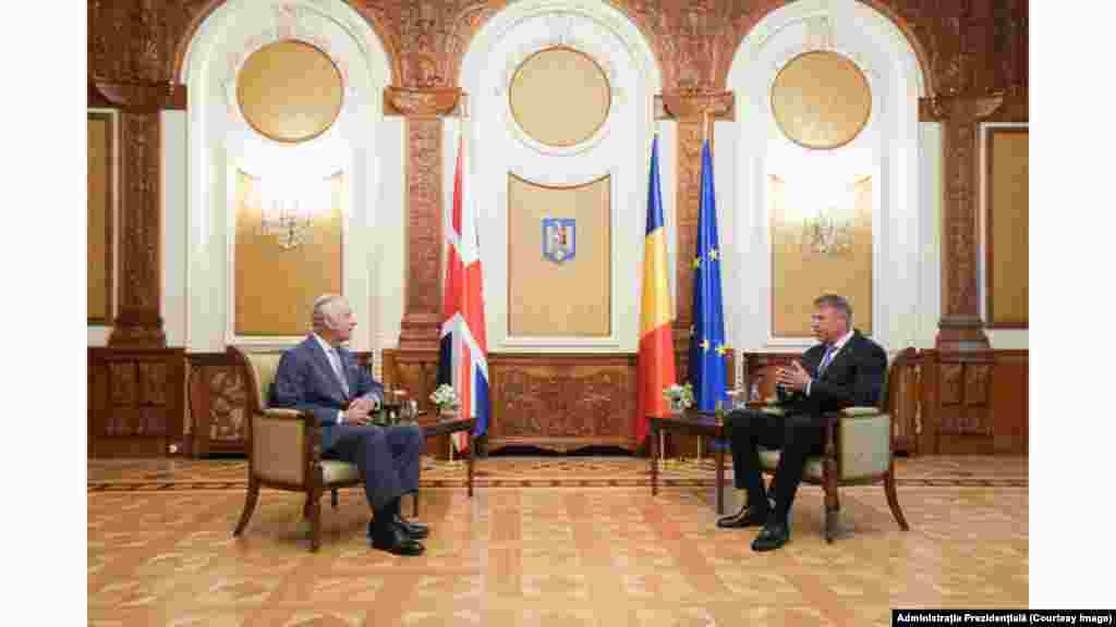 Regele Charles al III-lea și președintele Klaus Iohannis au&nbsp;convorbiri tête-à-tête, urmate de&nbsp;o întâlnire cu autorităţile statului, reprezentanţii societăţii civile şi Corpul Diplomatic.&nbsp;