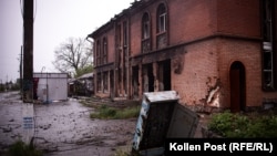Bombardovana zgrada u centru Kozača Lopana, blizu ruske granice u ukrajinskoj regiji Harkiv. 