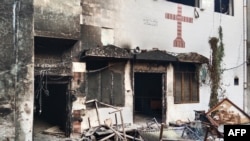 په جړاوالا کې پارېدلو کسانو د اګست پر ۱۶مه پر کلیساګانو حملې وکړې. 