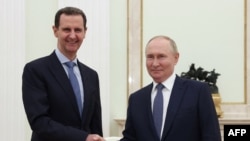 Сириянын бийликтен кулатылган президенти Башар Асад менен Орусиянын лилдери Владимир Путин. Москва. 24-июль, 2024-жыл.