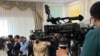Казакстанда журналисттерди чектеген эрежеге каршы соттук териштирүү башталды 