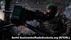 Український військовослужбовець у Бахмуті Донецької області, 25 лютого 2023 року