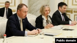 Armenia - EU envoy Toivo Klaar (left) meets with Armenian Prime Minister Nikol Pashinian, Yerevan, February 24, 2023.