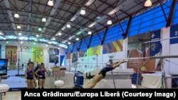 La Complexul Olimpic de la Izvorani se pregătește o parte din lotul olimpic de gimnastică feminină. Complexul nu a fost niciodată renovat din anul 2000, când a fost inaugurat.