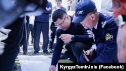 Кыргызстан менен Кытайдын темиржолчуларынын Жалал-Абаддагы жолугушуусу. 