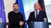 Președintele ucrainean, Volodimir Zelenski, și cancelarul german, Olaf Scholz, la conferința de presă care a urmat semnării unui acord „fără precedent” de securitate între cele două țări, Berlin, Germania, vineri, 16 februarie 2023.