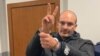 Журналистът Димитър Стоянов в Софийския районен съд, който потвърди като законна заповедта му за 24-часово задържане, но го освободи предсрочно от ареста в понеделник.