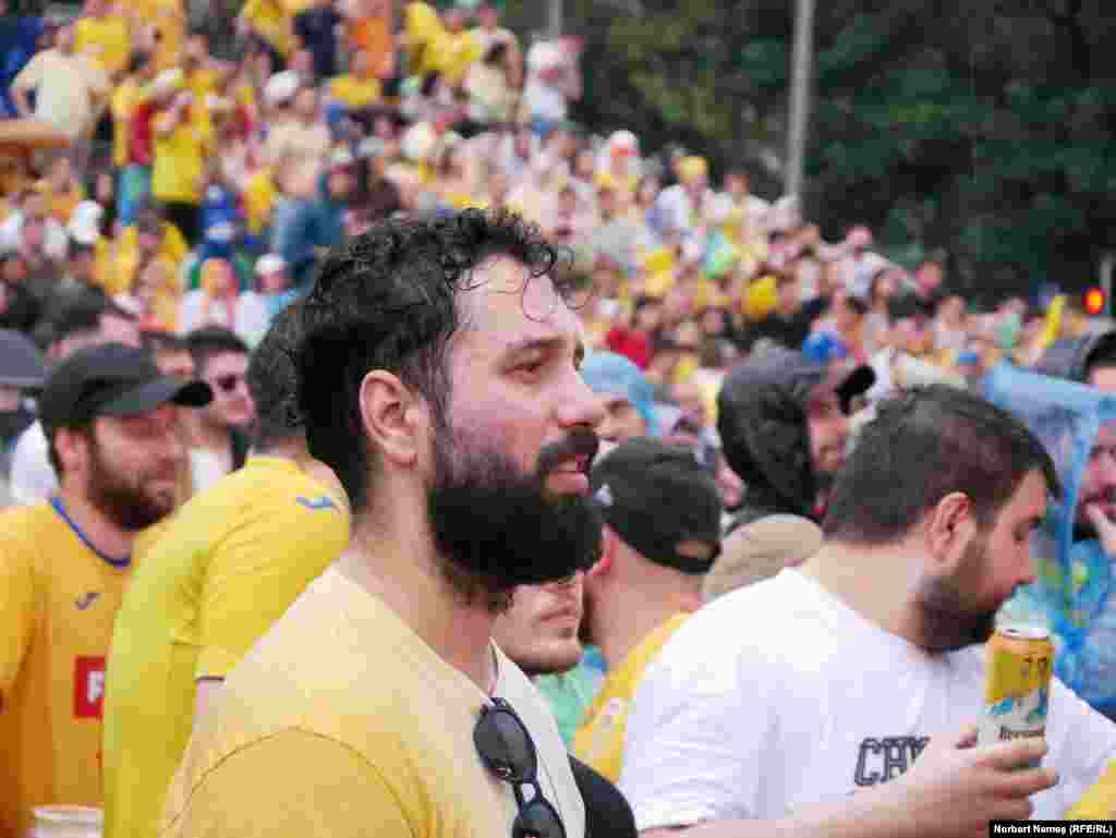 Dezamăgirea de pe chipul unui spectator, după cel de-al doilea gol. 