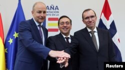 Испанският външен министър Хосе Мануел Албарес, външният министър на Норвегия Еспен Барт Ейде и външният министър на Ирландия Майкъл Мартин на пресконференция в Брюксел, Белгия, 27 май 2024 г.