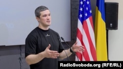 За даними Михайла Федорова, перереєстрація в «Дії» доступна для легкових авто, мотоциклів чи мопедів. Проте наразі ще триває бета-тестування послуги