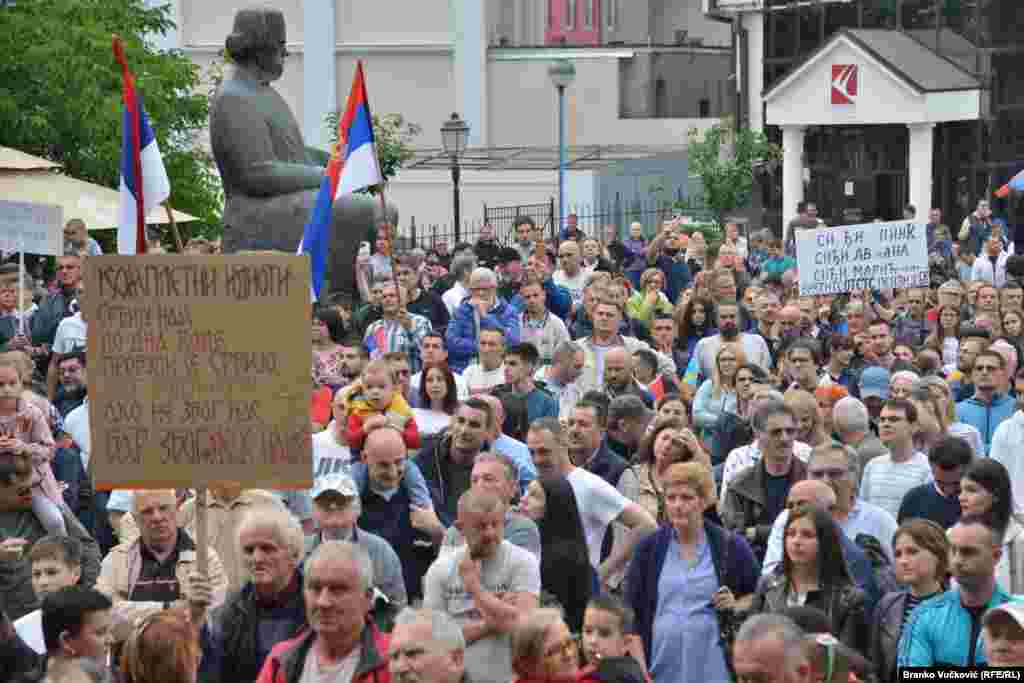 Veliki skup održan je i u Kragujevcu. Tamo su se građanima obratili profesori, glumci i lekari, a osnovna poruka sa skupa je bila da Srbija nema više vremena za čekanje (17. jun 2023)