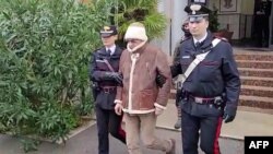 Кадър от видео, разпространено от полицията при ареста на Матео Денаро