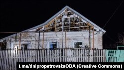Наслідки російських обстрілів у Нікополі Дніпропетровської області, Україна, 15 грудня 2023 року
