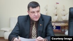 Ghenadi Ciorba, supranumit de presa moldoveană „activist” și „opozant” transnistrean, a condus între 2013 și 2015 așa-zisul Serviciu pentru comunicații, informație și mass-media din regiunea transnistreană.