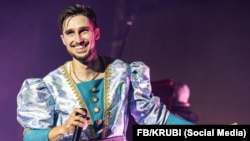 Mađarski reper Krubi nastupa na muzičkom festivalu EFOTT juli, 2023.