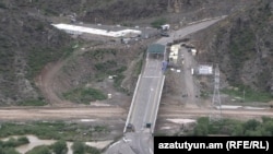 Հակարիի կամուրջը