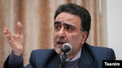 مصطفی تاجزاده در نامه خود میگوید که جمهوری اسلامی «به بهانه مقابله با بیحجابی، میکوشد فضا را پلیسی وامنیتی کند تا شهروندان نتوانند اعتراض کنند»