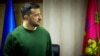 Președintele Ucrainei Volodimir Zelenski în timpul unei călătorii pe front în regiunea Zaporijia, 4 februarie 2024.
