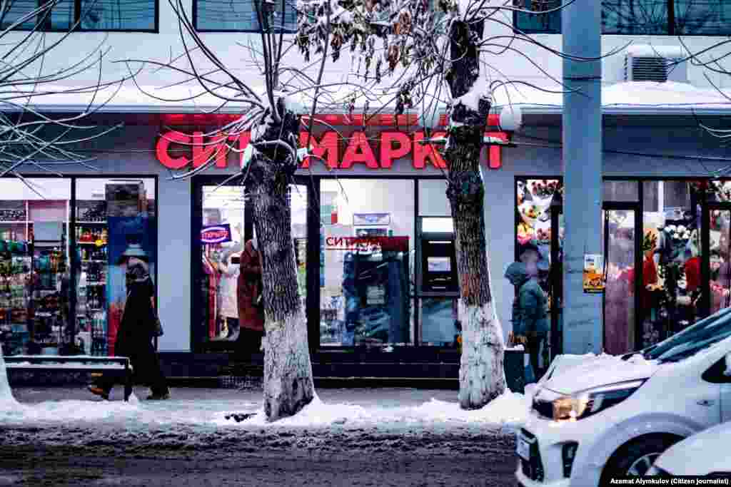 Бирок суукта соода токтобойт. 