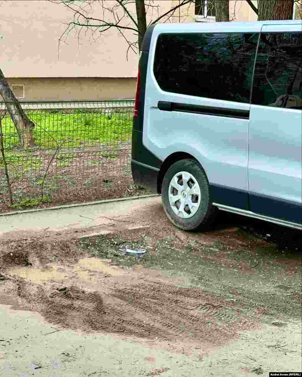 București. O mașină parcată în acest loc tocmai a plecat prin oraș. 