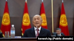 Легендарлуу парламенттин төрагасы Медеткан Шеримкулов.
