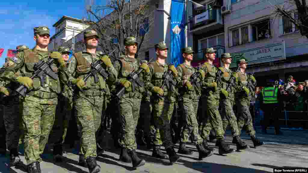 Po prvi put, pripadnici Kosovskih bezbednosnih snaga i policije defilovali su 2019. godine, takođe na dan proglašenja nezavisnosti. 
