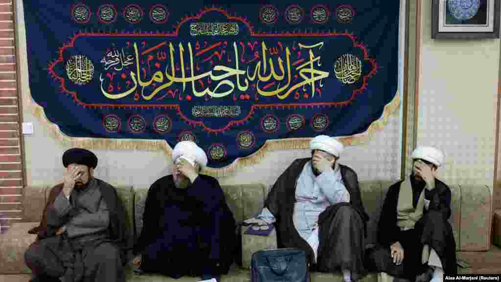 Clericii musulmani transmit condoleanțe, la biroul lui Ali Khamenei&nbsp;din Najaf, pentru moartea lui Raisi și a celorlalte persoane decedate în accidentul de elicopter. &nbsp;