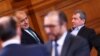 Лидерът на ГЕРБ Бойко Борисов и зам.-председателят на ИТН Тошко Йорданов в парламента.
