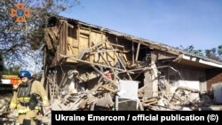Наслідки одного з попередніх обстрілів Херсона, фото ілюстративне