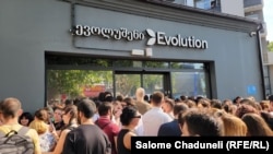 ვითარება "ევოლუშენის" ოფისთან 5 აგვისტოს საღამოს