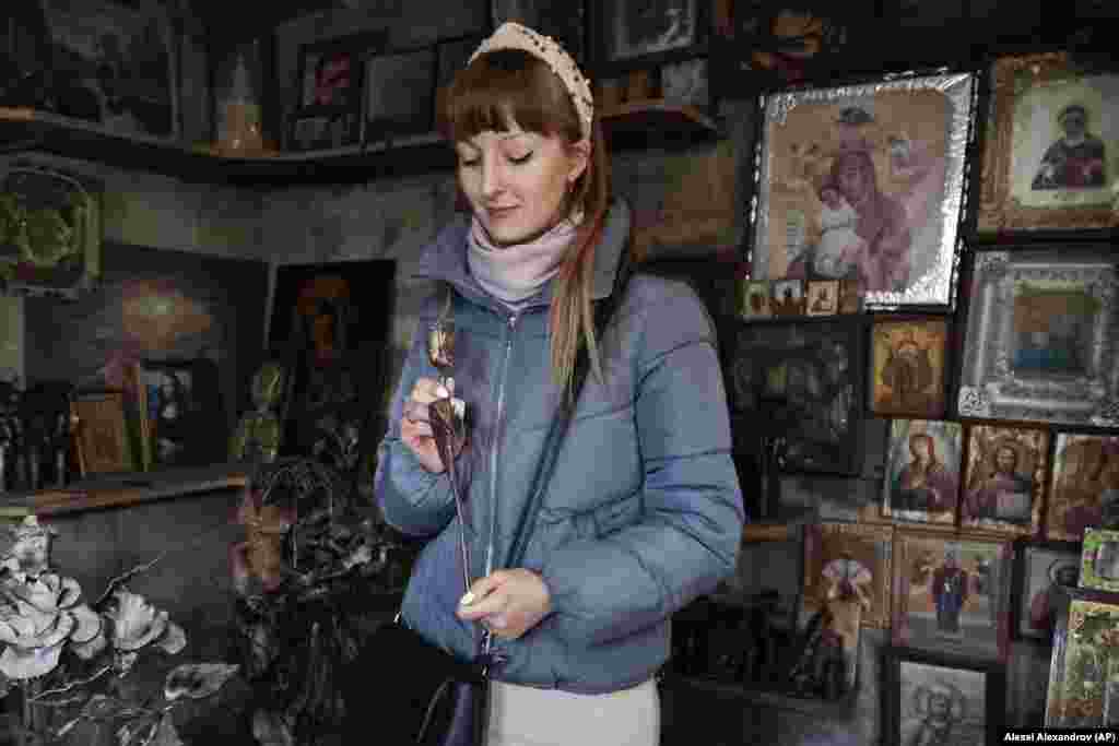 A customer holds a rose made by Mikhalev. 