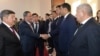 Ли Цяндын сапары: Соода, темир жол жана тышкы карыз