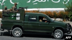 په چترال کې د امنیتي سرتېرو یو ګاډی د ګزمې پر مهال - پخوانی انځور.