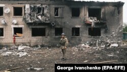 Ukrajinski policajac u gradu Vovočansk u Harkivoskoj oblasti, 13. maj 2024.